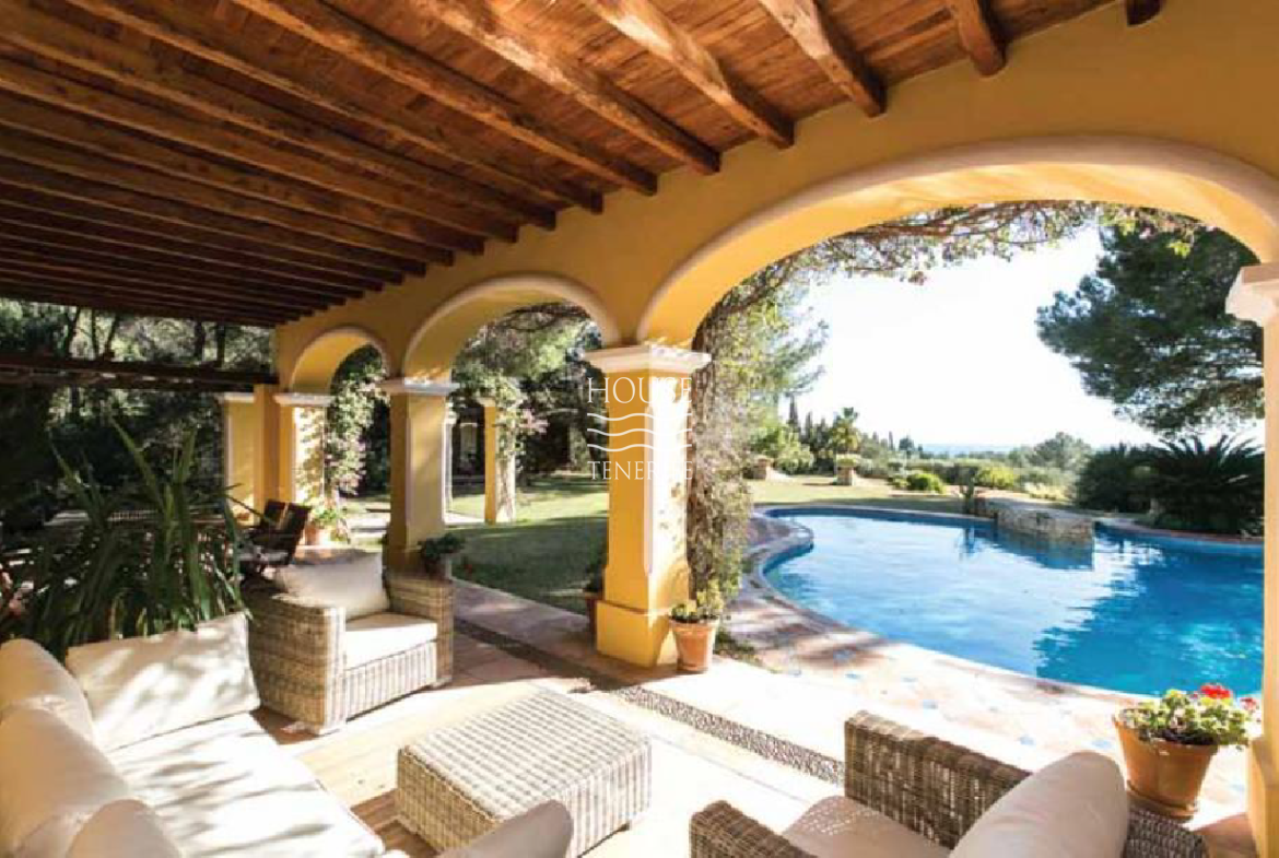 Villa 4 Bedrooms Cala Jondal 902