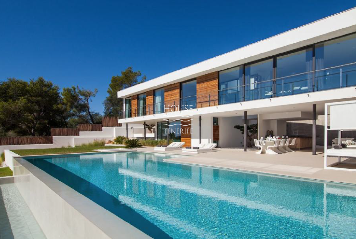 Villa 4 Bedrooms Vista Alegre 903