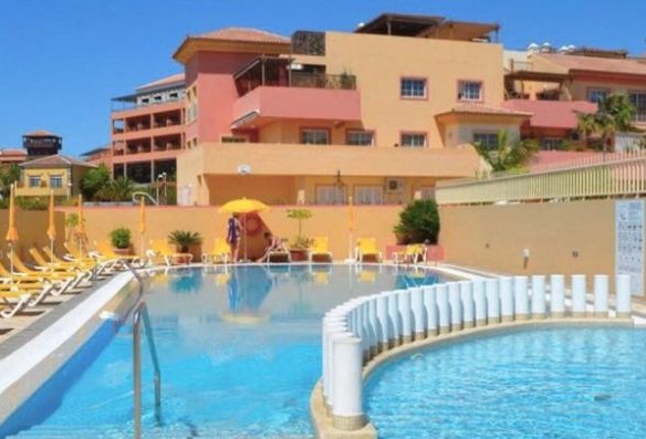 Two-room apartment in a classic style in Terasas El Duque