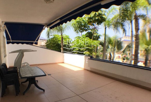 The apartment is in a beautiful residential complex in the heart of Los Cristianos.