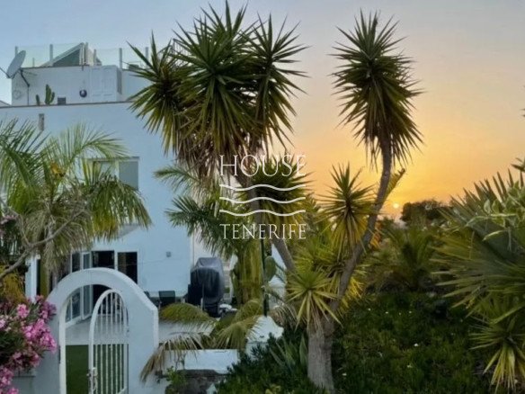 A Beautiful Villa For Sale Located In Playa Paraiso