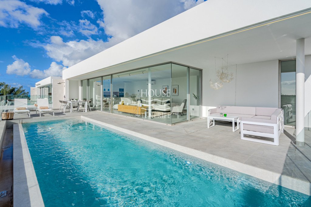 Stunning 3-Bedroom Villa for Sale in Callao Salvaje