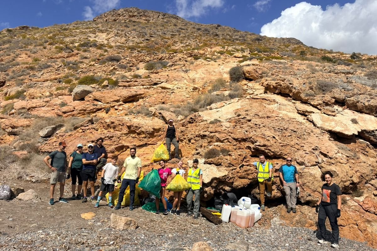 Cartagena Community Unites for Beach Clean-Up
