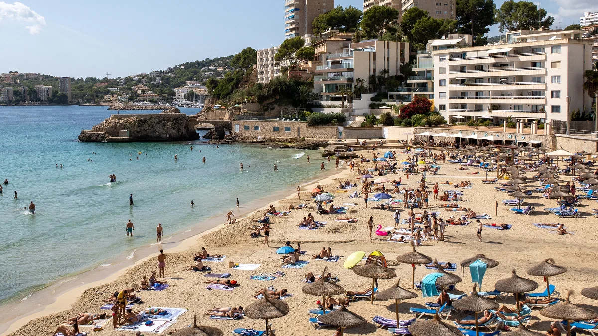 Controversy Over High Sunbed Prices on Mallorca Beaches