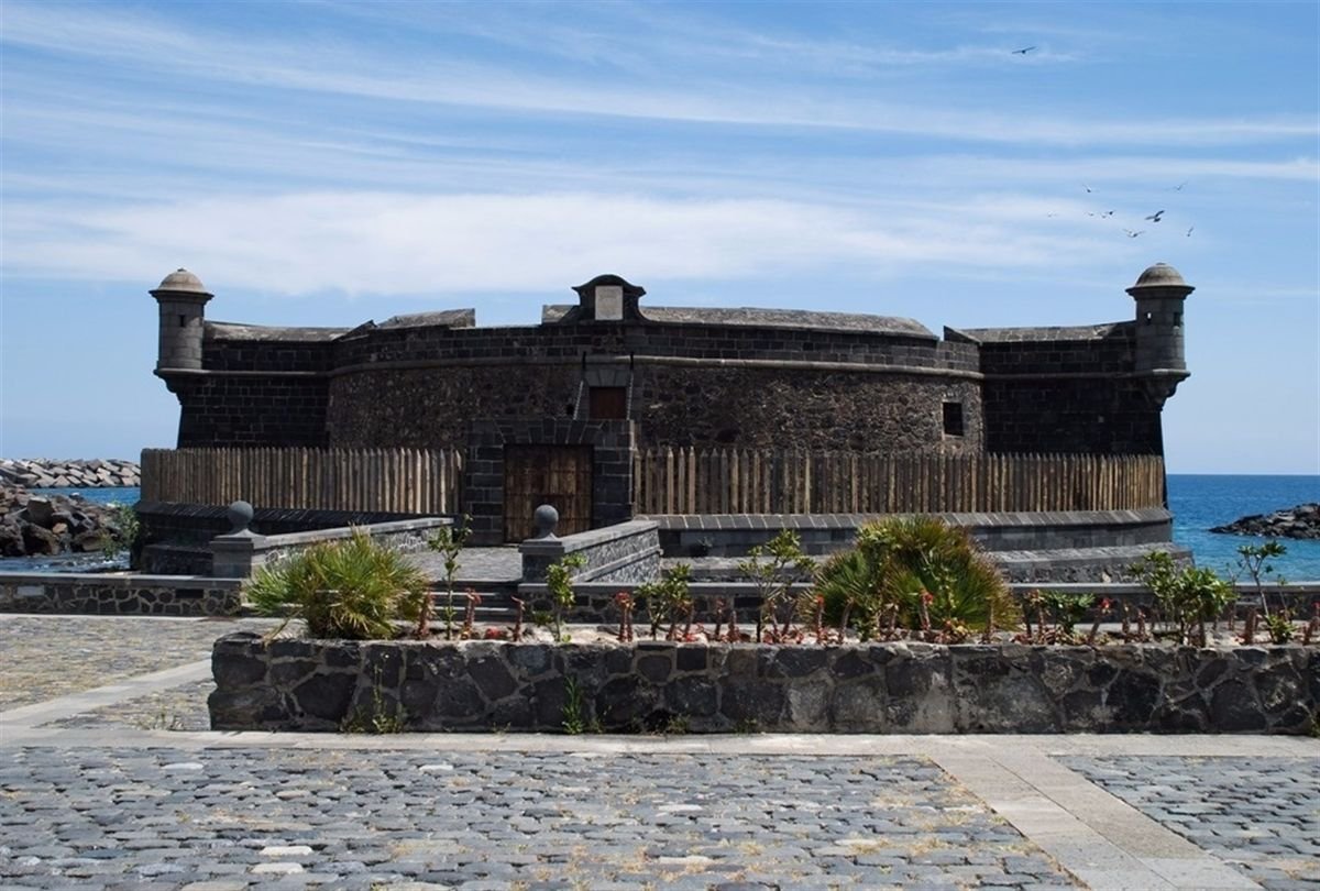 Exploring the History and Legacy of Castillo Negro in Santa Cruz