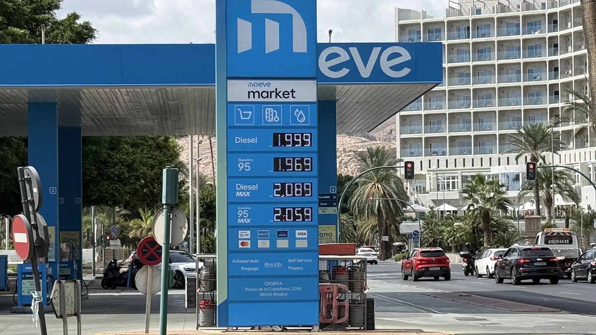 El aumento de los costos de combustible afecta a los conductores en España
