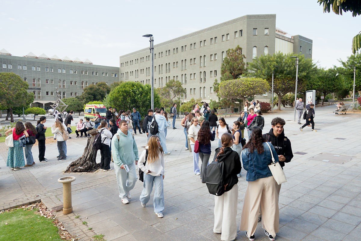 Cambios en el horario universitario reducen la congestión en la autopista